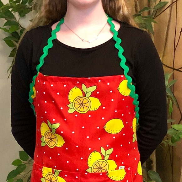 Andys Aprons - not so basic!  “Red Lemons” - Picture 1 of 5